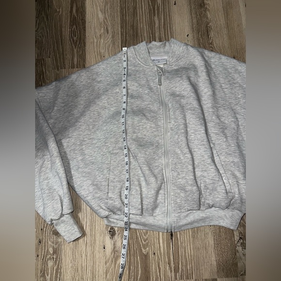 Blogilates Gray Full Zip Up Medium - Picture 4 of 7